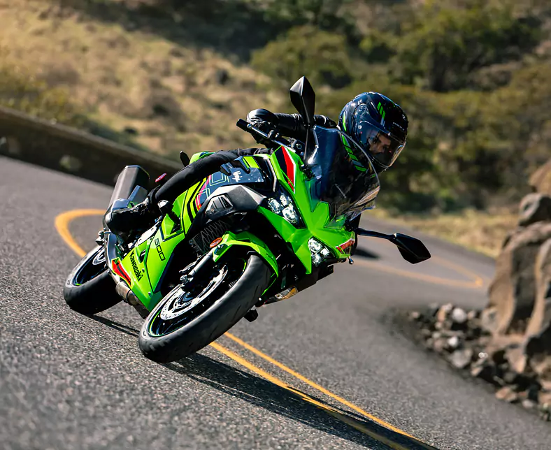 24MY_Ninja 500 SE_GN1_ACT (2)-min.jpg