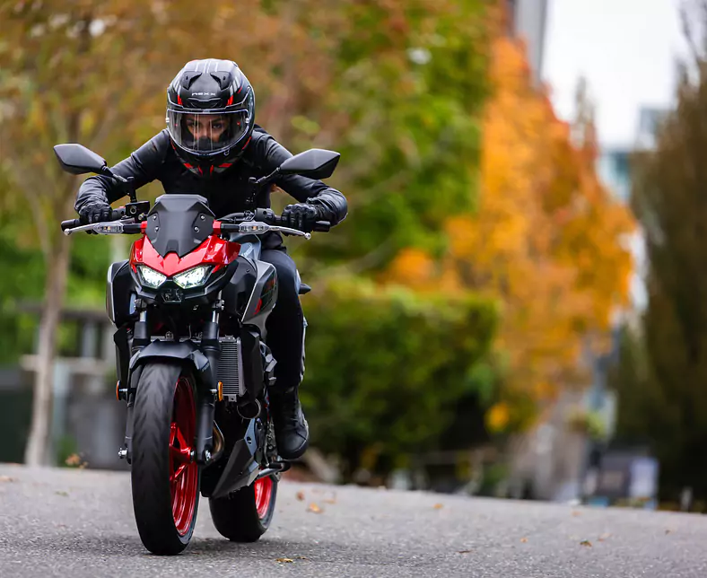 24MY_Z500 SE_RD1_ACT (1)-min.jpg