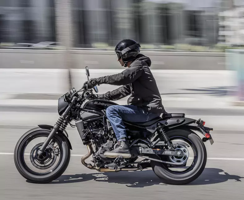 24MY_Eliminator 500 SE_GY1_ACT (5)-min.jpg