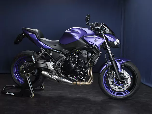 Kawasaki Z650 violett